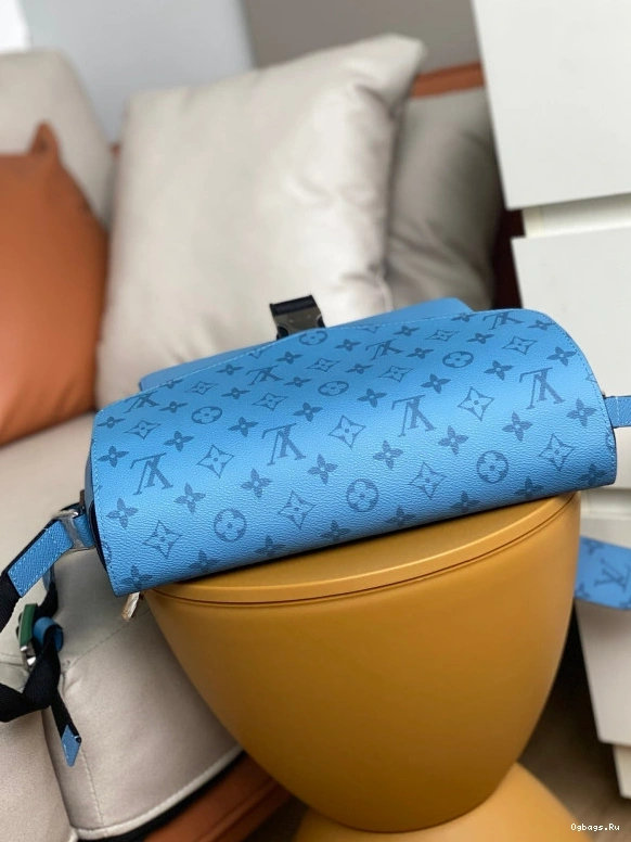 VUITTON NEW MESSENGER LOUIS 0118